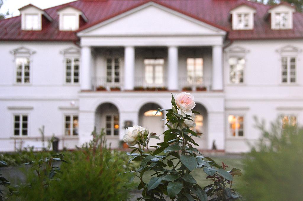 Bistrampolis Manor Hotell Kučiai Exteriör bild